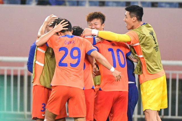 安菲尔德2比2平森林，伊劳拉批上半场表现与换人牌失灵