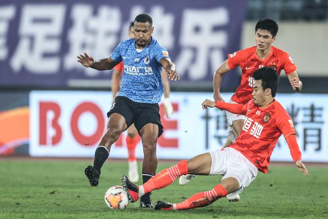 杨瀚森替补发威 中国男篮靠他拿下一场大胜