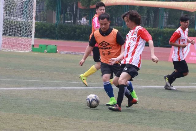 英超揭幕战半场综述：阿森纳2-0领先升班马