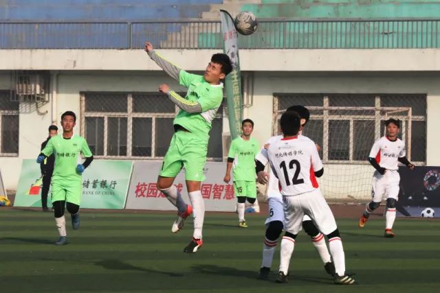阿森纳上半场遭遇布莱顿压制，以0-2落后